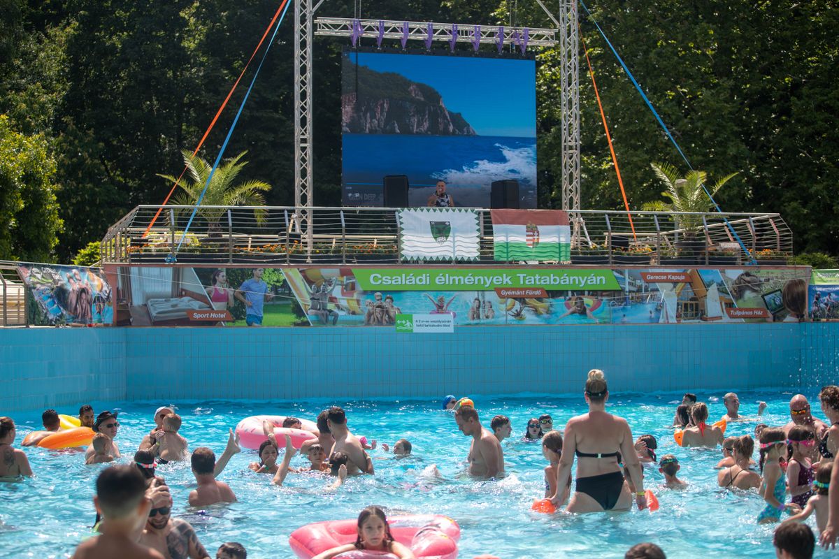 Strandriport a Gyémánt Fürdőben