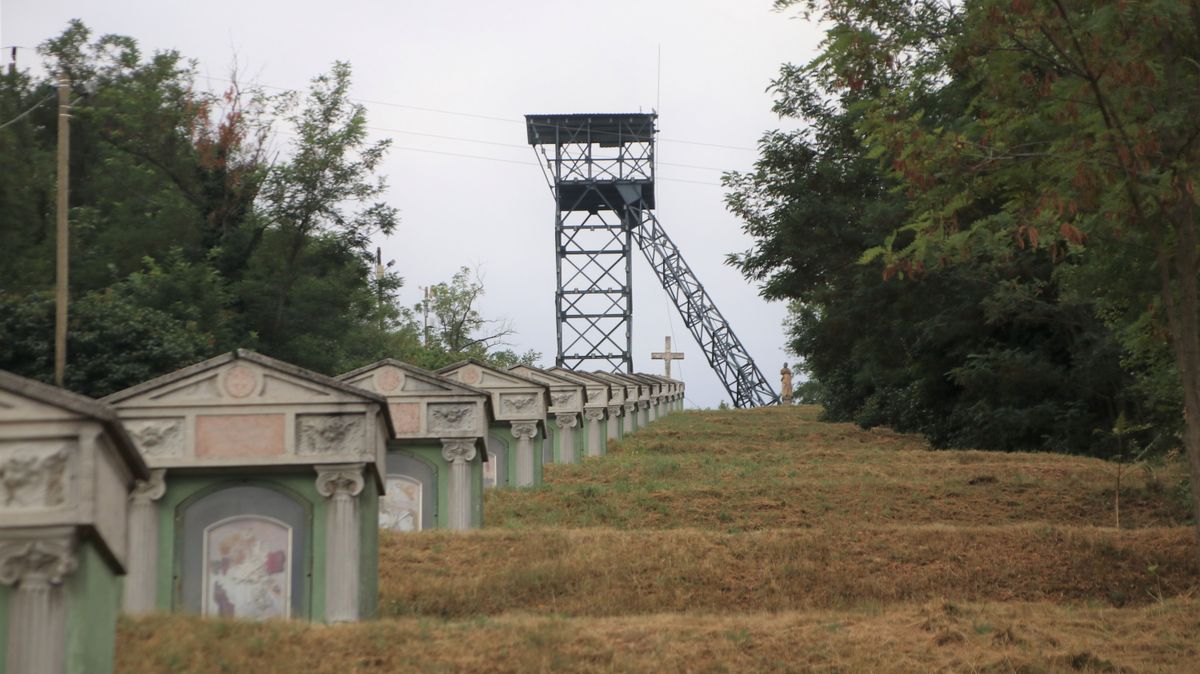 A lábunk előtt elterülő várost, sőt még egy legendákkal övezett szlovákiai hegységet is megcsodálhatunk majd a jövőben, a kilátóból nyíló panoráma minden bizonnyal csábítja majd a turistákat. Ősszel új fejezet kezdődik a dorogi turizmus életében.