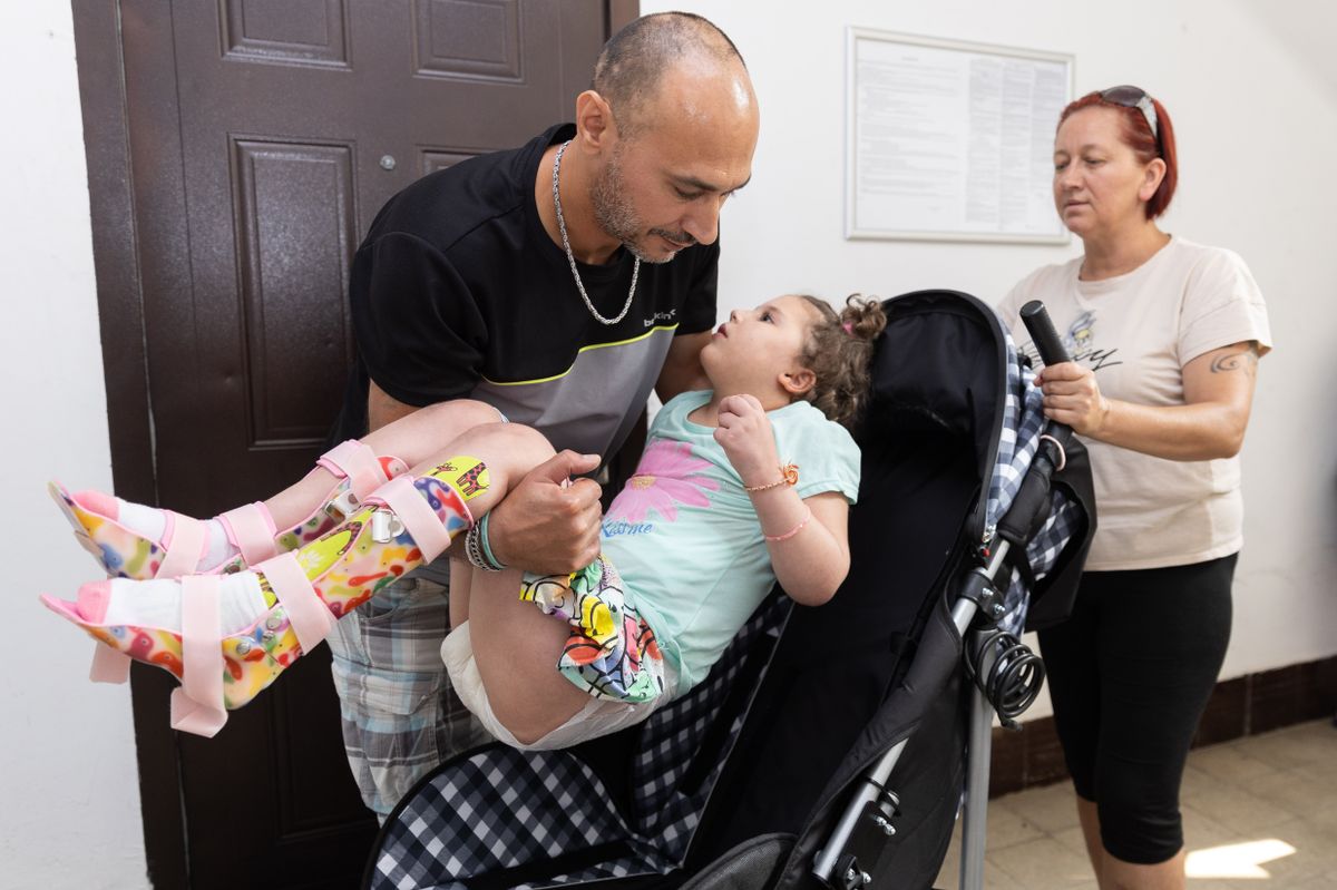 Sokan segítenek a baji kislánynak, hogy szebb élete lehessen. Kinga hét sztrók és egy koponyaműtét után újra harcol a gyógyulásért. 