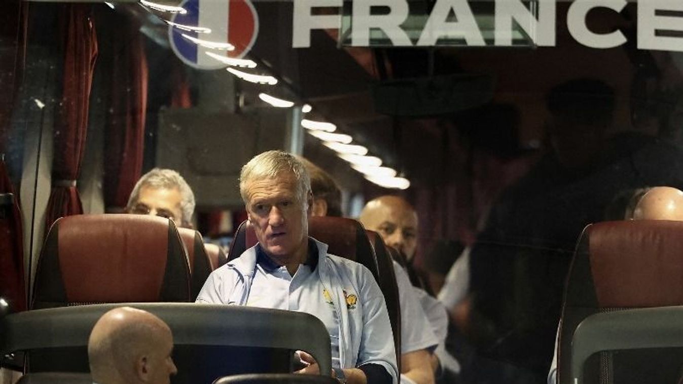 Nem rúgták ki a franciák szövetségi kapitányát