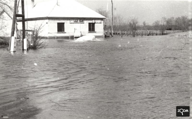 A csárda épülete az 1963-as nagy árvíz idején