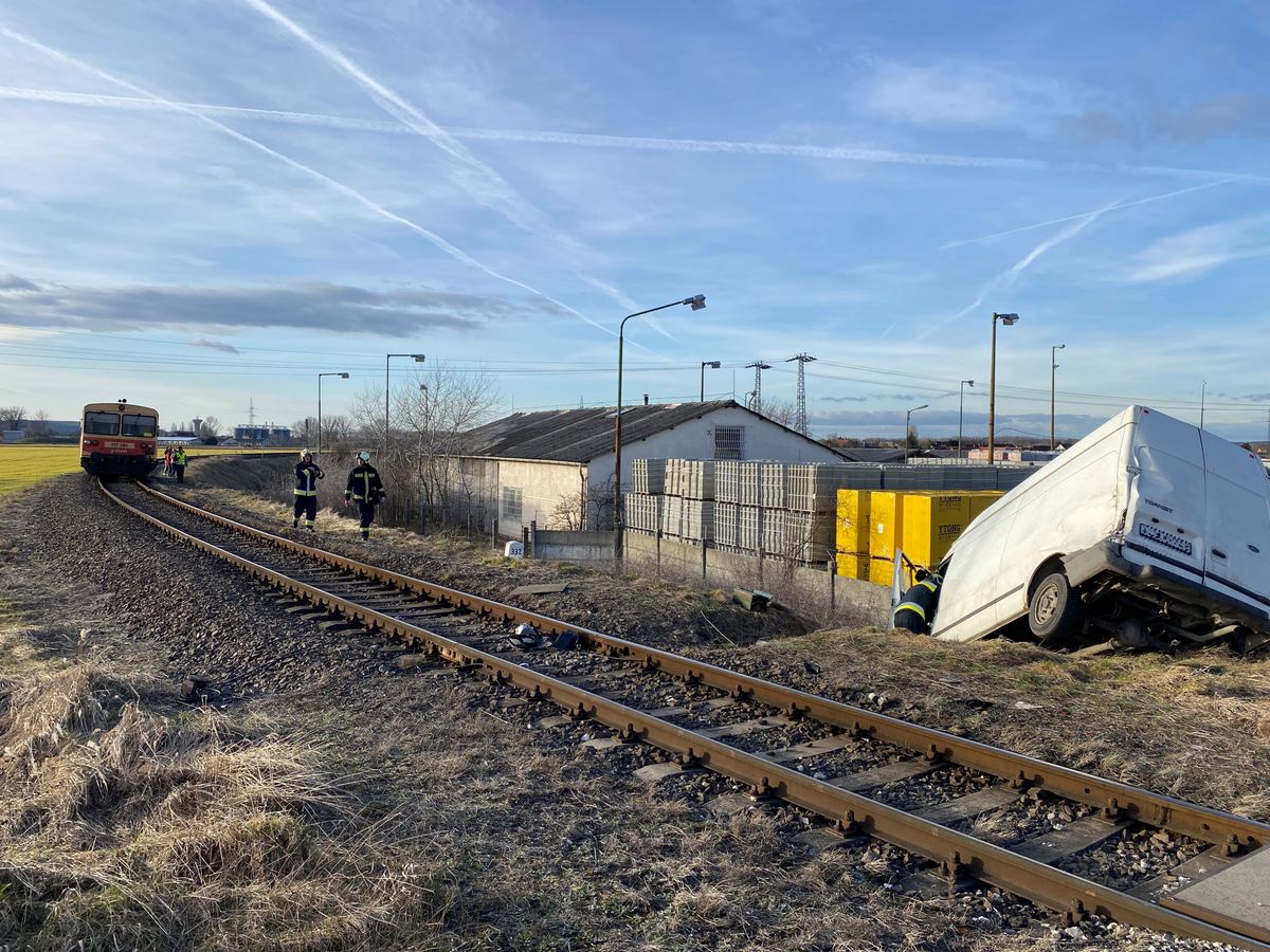 Egyre több baleset történik a vasúti átjárókban. A MÁV vonalain eddig 47 vonatbaleset történt vasúti átjáróban, tizennéggyel több, mint a tavalyi év megegyező időszakában. Sajnos Komárom-Esztergom sem maradt le a listáról.