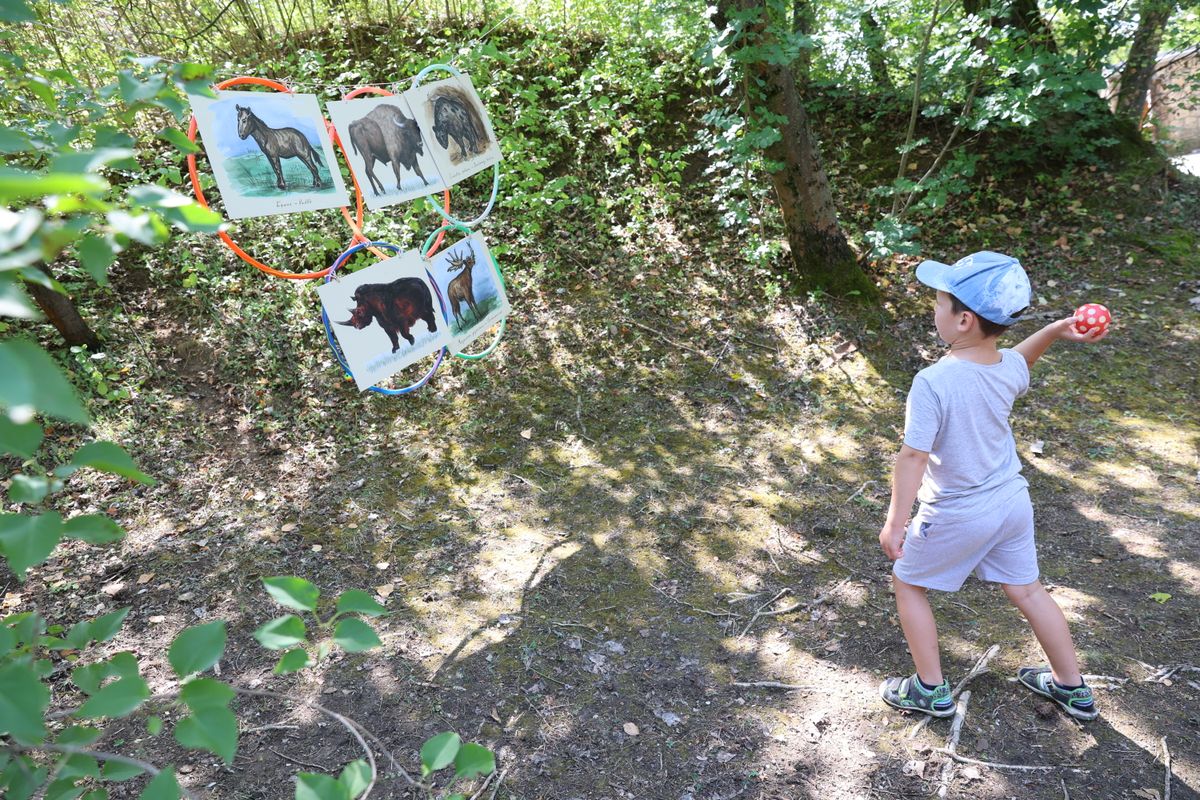 A vértesszőlősi előember maradványaira 59 évvel ezelőtt Sámuel napján bukkantak. Idén tizedik alkalommal ünnepli "rajongóival" közösen a születésnapját Samu, a 350 ezer éves előember. 