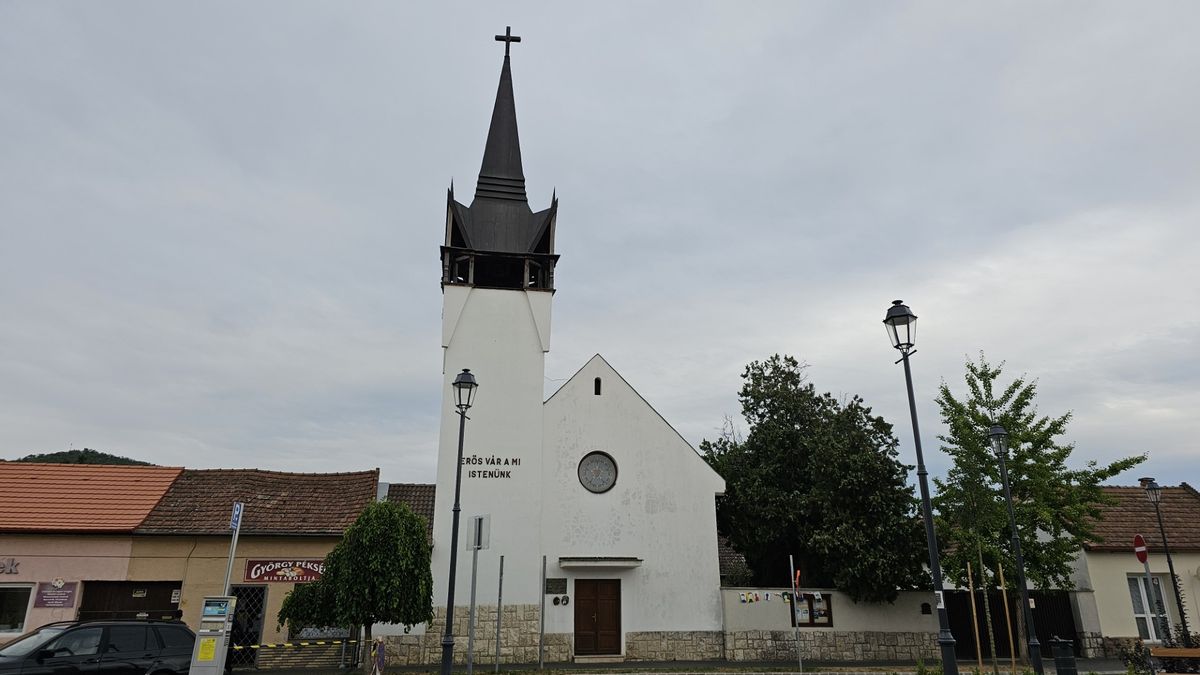 Az első istentisztelet centenáriumát ünnepelték az esztergomi evangélikus templomban 