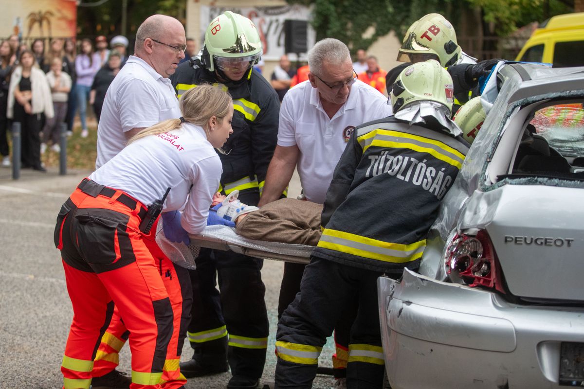 Megrázó pillanatokkal szembesülhettek a fiatalok a baleseti szimuláción