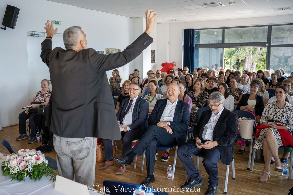 Ebben az évben is Tata adott otthont a vármegyei pszichiátriai konferenciának. A hetedik alkalommal megrendezett eseményen idén is részt vett Pál Feri atya.