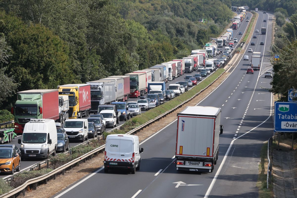 Az M1-es autópályán Győr irányában teljes az útzár