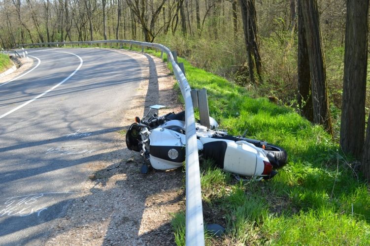 A motorosok 18-szor nagyobb kockázattal közlekednek a közutakon, mint az autósok – a kép illusztráció