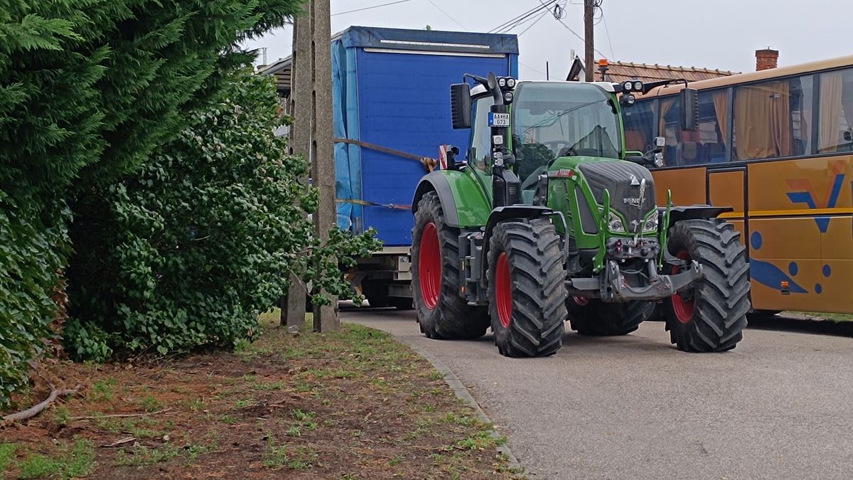 A zord időjárás sem szegte kedvét a tokodiaknak: szeptember 14-én szombaton ébresztőzenével vette kezdetét a Tokodi Falunap és Szüreti mulatság. A napot fúvószenekarral nyitották.