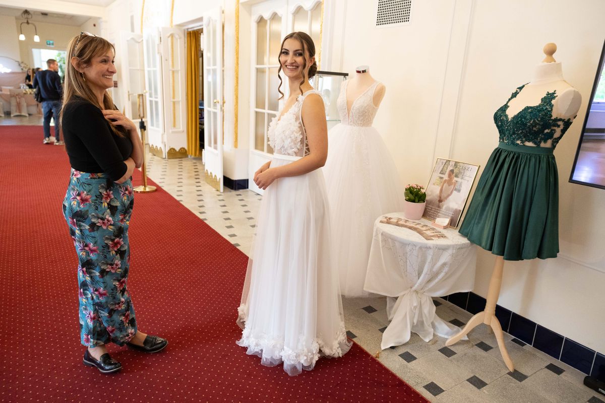 Esküvőkiállítást rendezett a tatabányai Tulipános Rendezvényház, de nem csak menyasszonyi ruhákkal