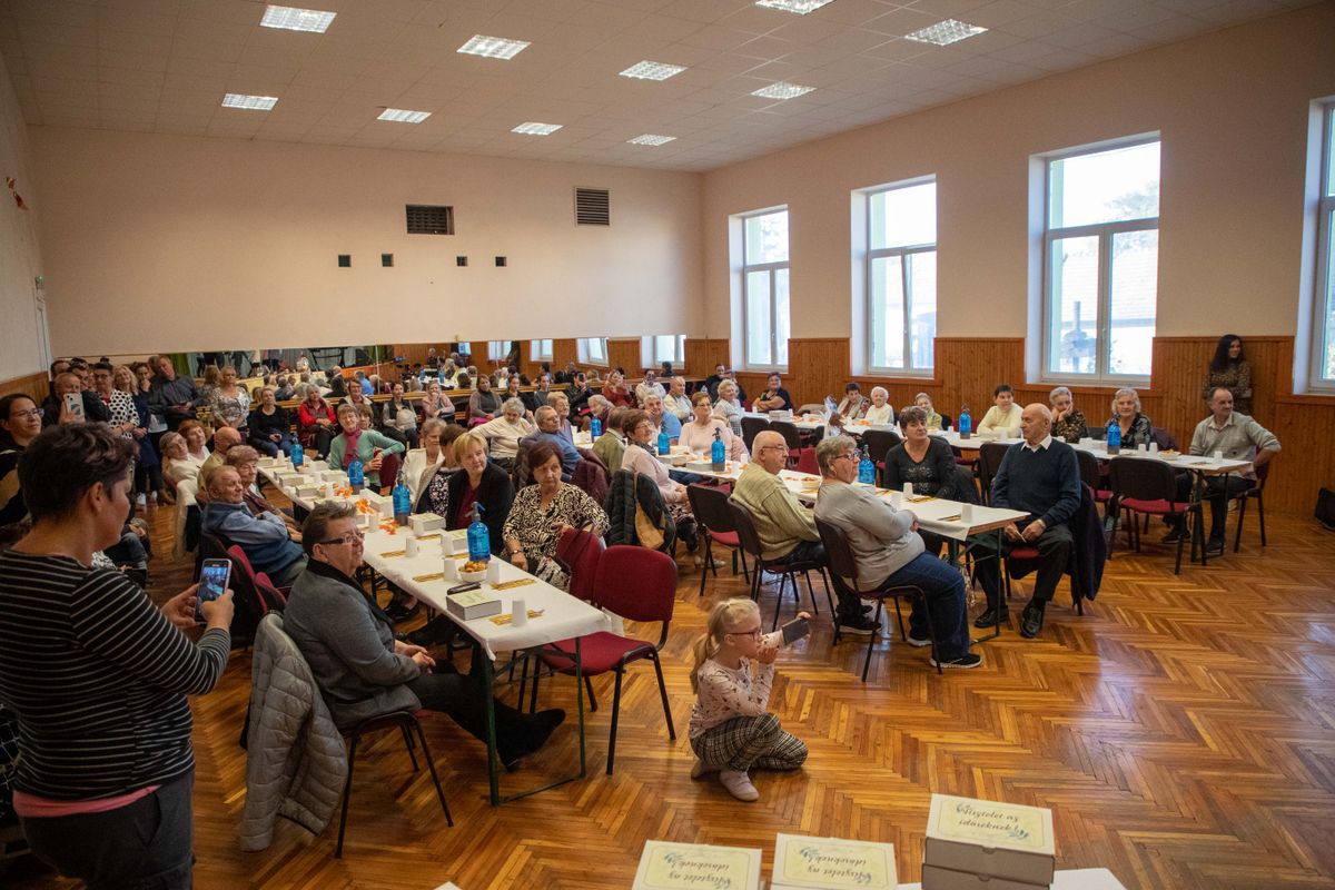 Idősek napja volt Neszmélyen