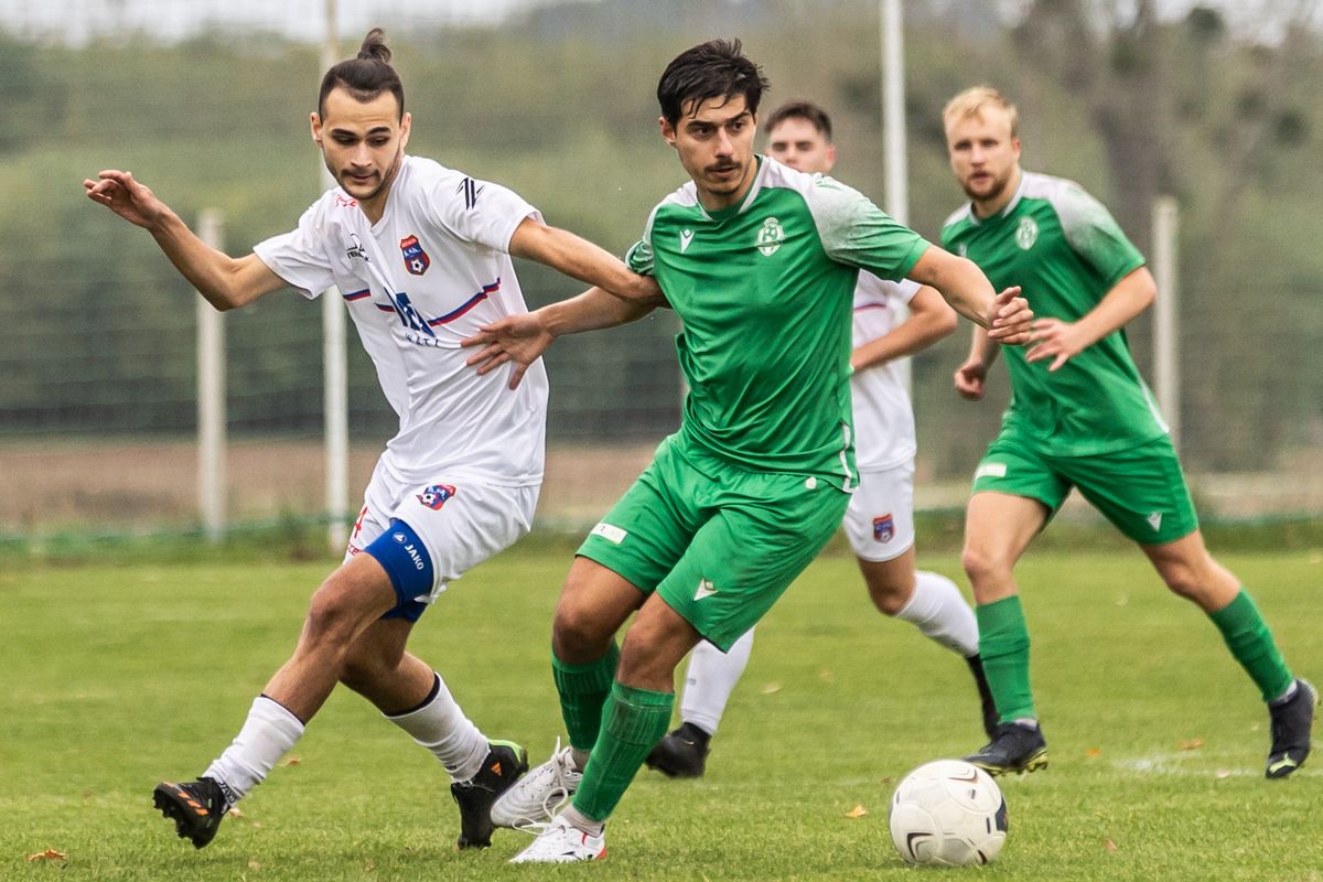 A Zsámbék (zöld mezben) három ponttal távozott Kecskédről