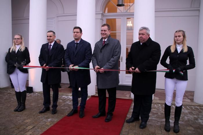 Nagy felelőssége és sok feladata lenne a bajnai kastély új tulajdonosának. A kastélytörvény adta lehetőséget tárgyalta a bajnai önkormányzat.