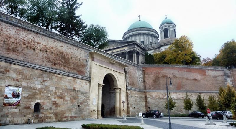 Boralagúttá változik a Sötétkapu - százféle bort kóstolhatunk