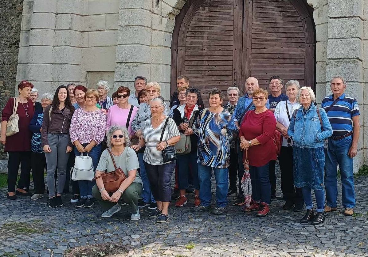 Sok élményt és nehézséget élt meg a tíz év alatt a nyugdíjas klub. Legutóbbi kirándulásuk a Csillagerődbe vezetett