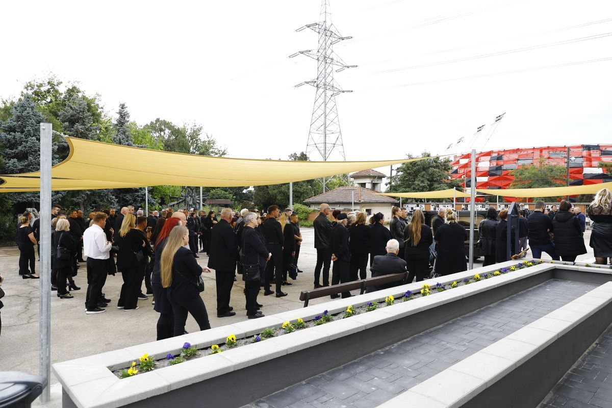 Lagzi Laci temetésére nagyon sokan érkeztek. Galambos Lajos