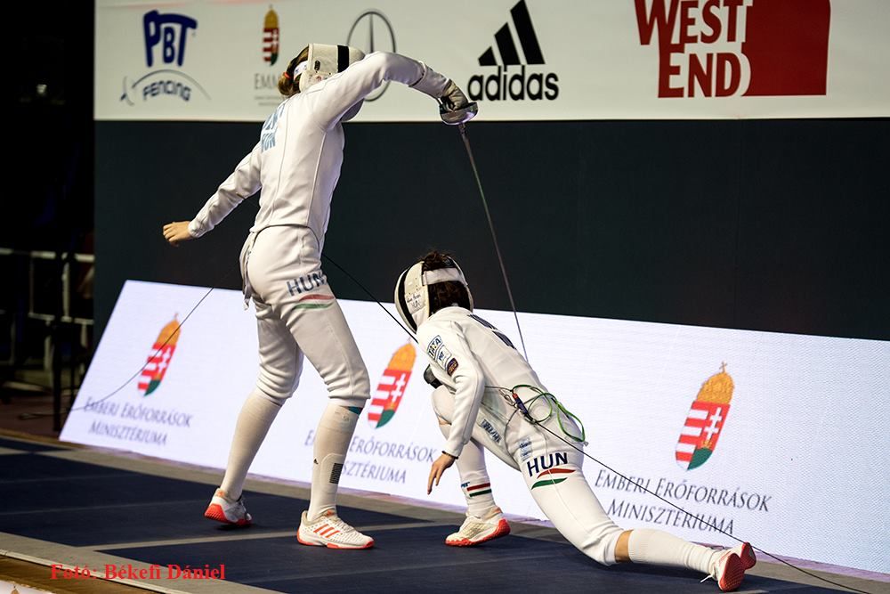 Sokan nem tudják, hogy mi a különbség a kard, a tör és a párbajtőr között. Mi sem., ezért megkérdeztük. Ha kíváncsi vagy, hogy az olimpikon párbajtőröző Muhari Eszter hogyan szerezhet pontot nézd meg videónkat. 