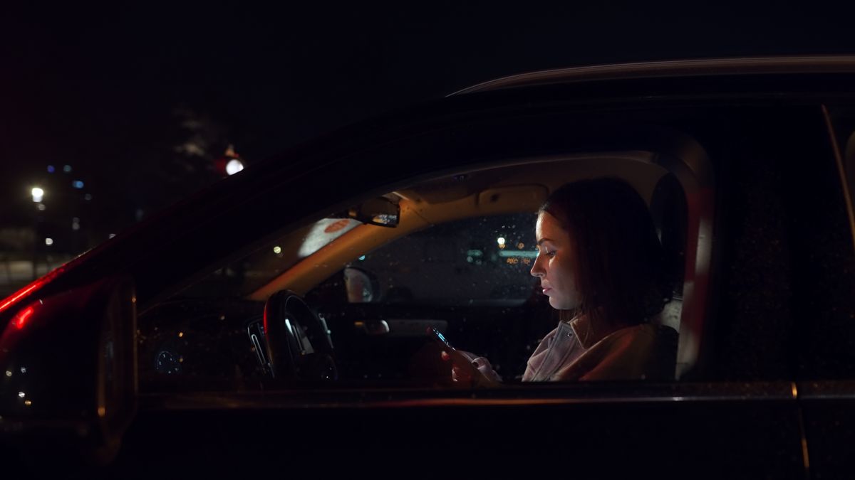 Beautiful,Business,Woman,Using,Smartphone,In,A,Car,At,Night