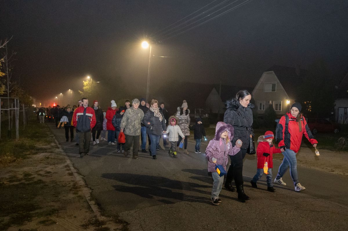 Márton-nap fényei varázsolták meghitté a 10-es utat