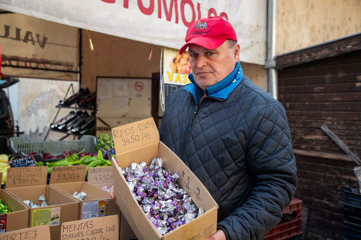 Szaloncukor is kapható a tatabányai piacon