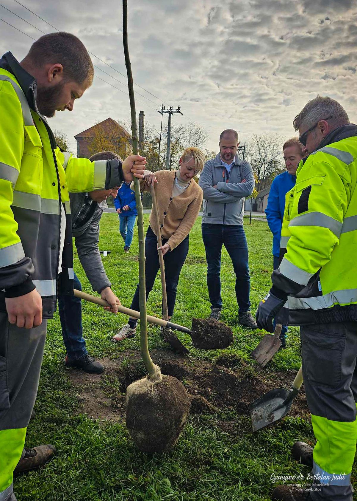 Faültetés volt a fenntarthatósági napon Bábolnán és Nagyigmándon