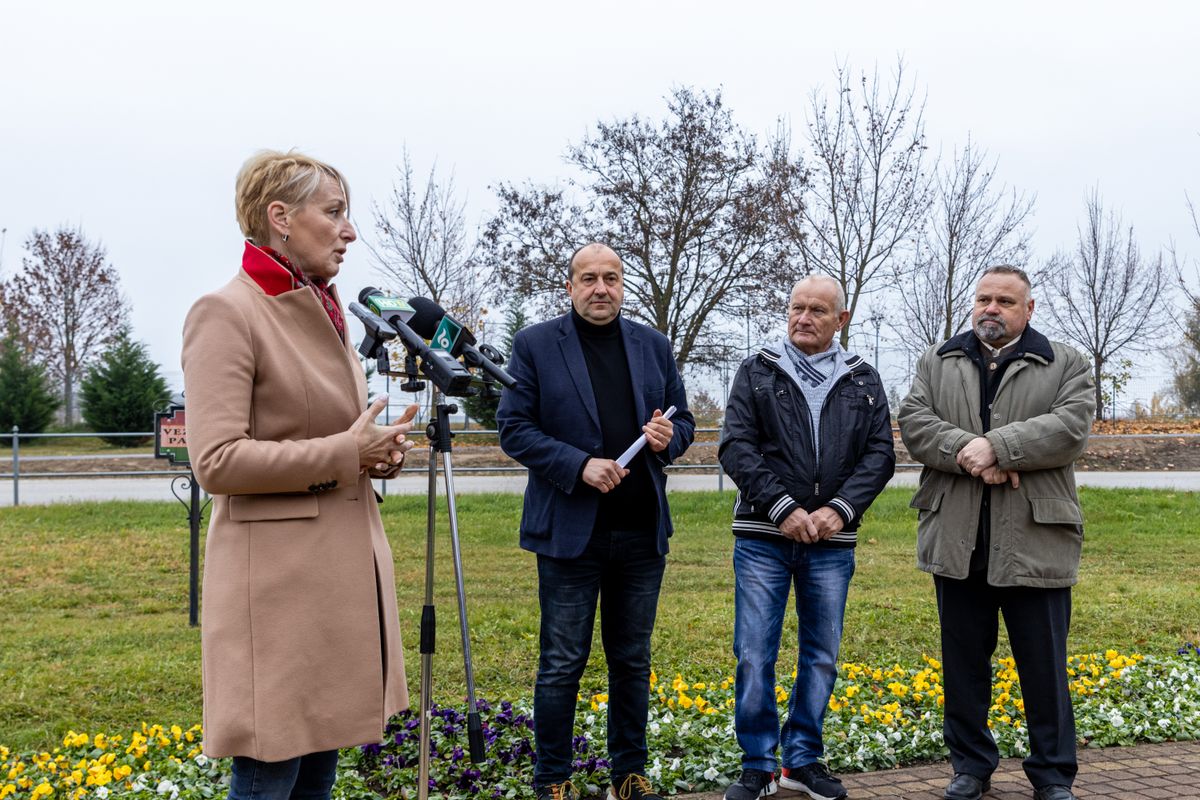 Czunyiné dr. Bertalan Judit, dr. Molnár Attila, Szabó István és Czita János adta át a kerékpárutat