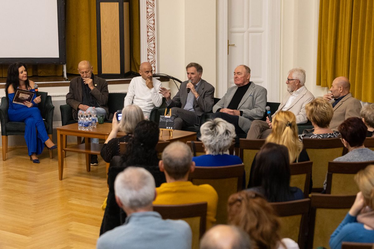 Trianoni békeszerződésről szóló Carte Rouge film beszélgetés a film rendezőivel és Reviczky Gábor színművésszel_Tatabánya