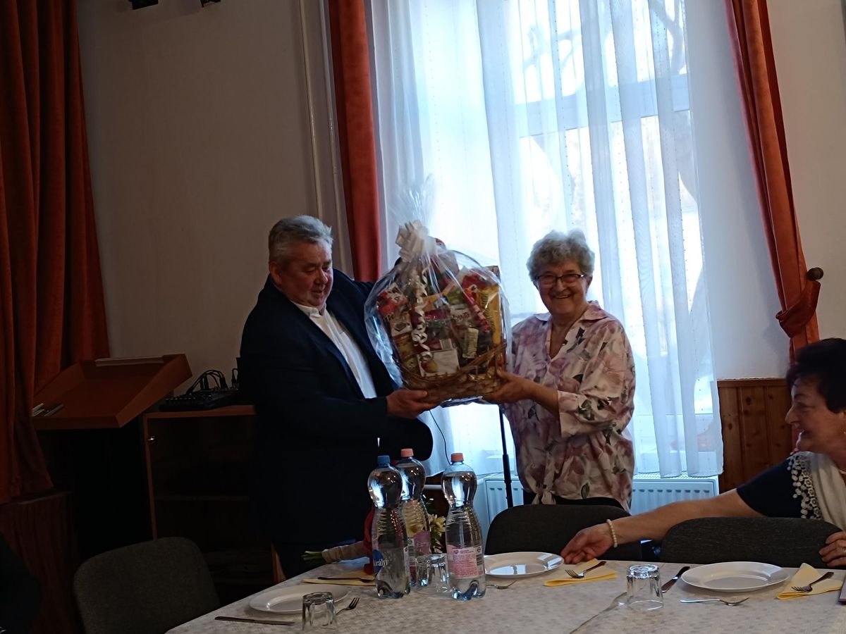 A nyugdíjasok fontos építőkövei a közösségeknek. A bajnai nyugdíjas klub vezetőt váltott.