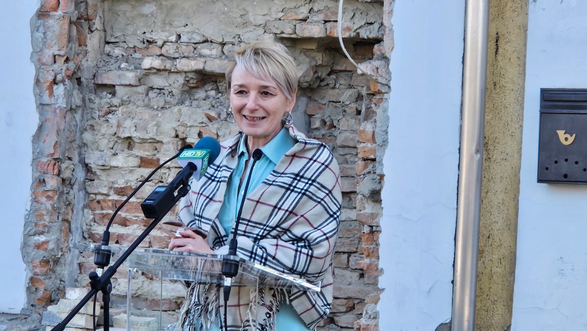 A Magos Művelődési Háznál Czunyiné dr. Bertalan Judit elmondta, ez a projekt is mutatja, hogy lépésről lépésre építjük a magyar vidéket immár másfél évtizede
