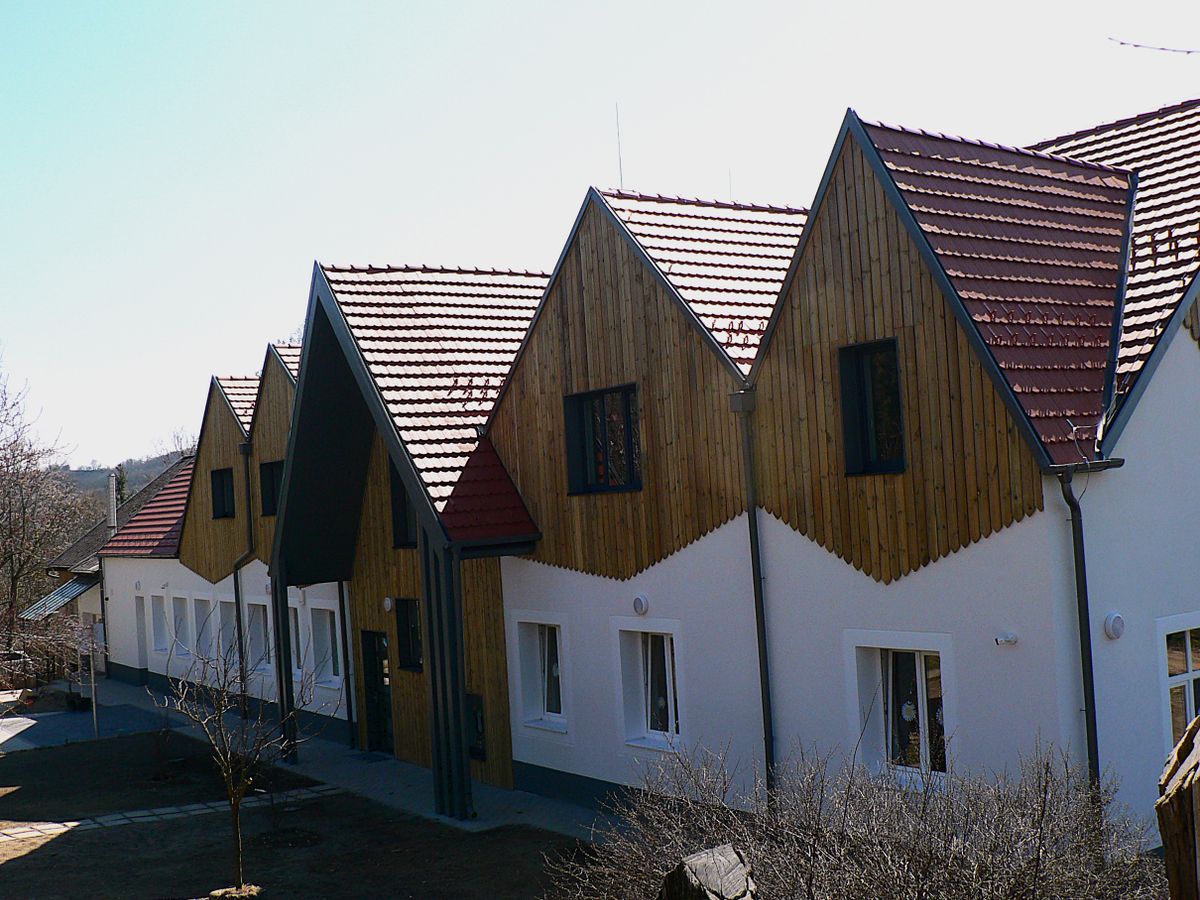A festői környezetben levő nemzetiségi óvoda összesen 326 millió 823 ezer forintból újult meg.