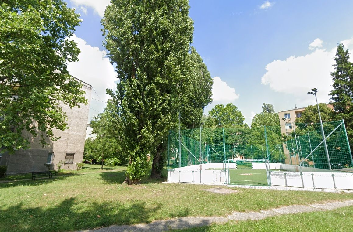 Újabb gyanús alakra figyelmeztetnek a szülők. Ismét egy vélt gyerekrablási kísérletről számoltak be a közösségi oldalon.