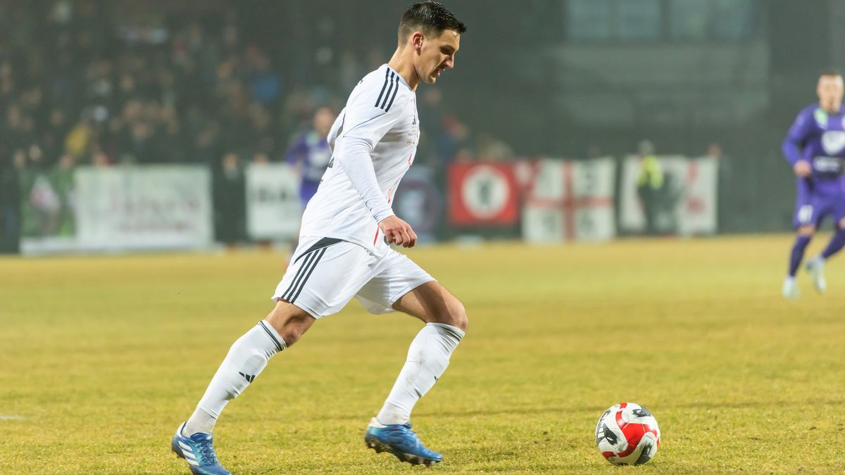 Kulcsfontosságú összecsapás vár a kiesés elől menekülő vármegyei csapatunkra. A Dorogi FC a Sopront fogadja a labdarúgó harmadosztályban.