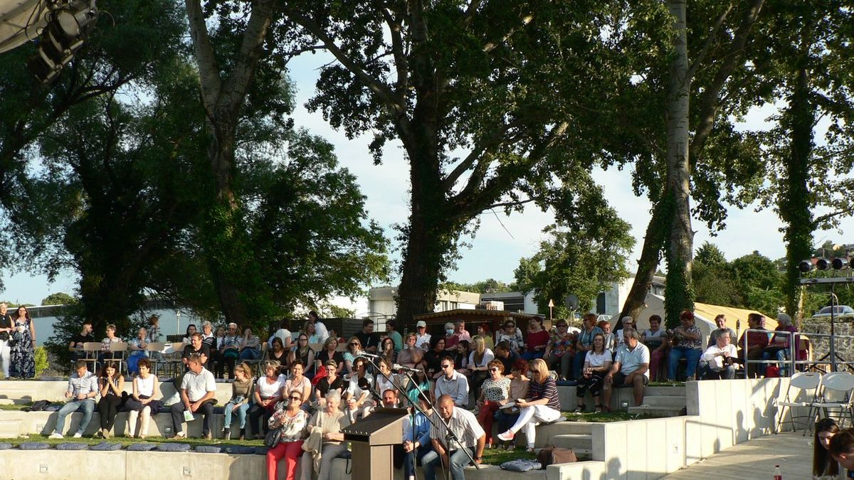 Felfrissül Lábatlan szíve. A Gerenday Kert és a Duna-part újulhat meg egy pályázat segítségével.