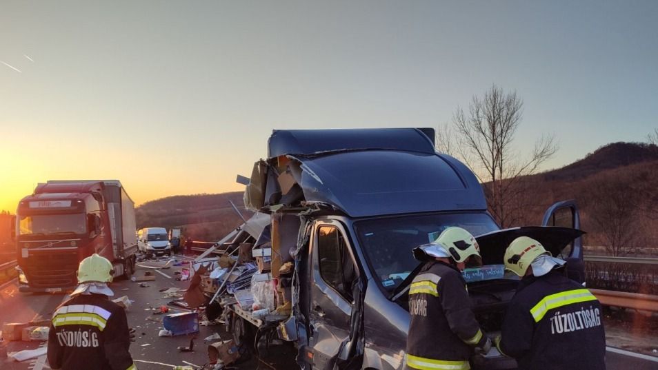 Az M1-es balesetről helyszíni fotók is készültek