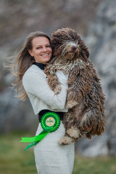 Dr. Árvay Zsuzsa és Dömötör, a fajtagyőztes spanyol vízikutya