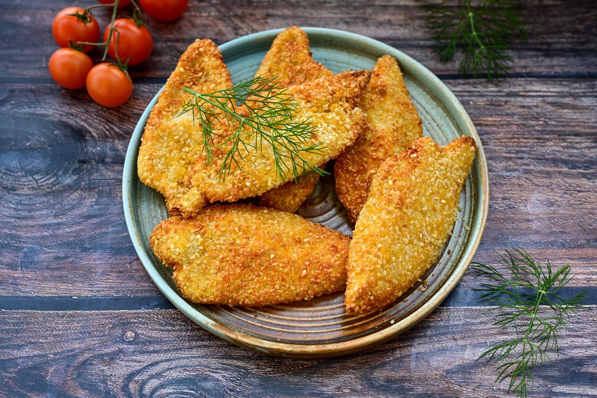 Crispy,Oven,Baked,Chicken,Breast,With,Sesame,Seeds,And,Ketchup.