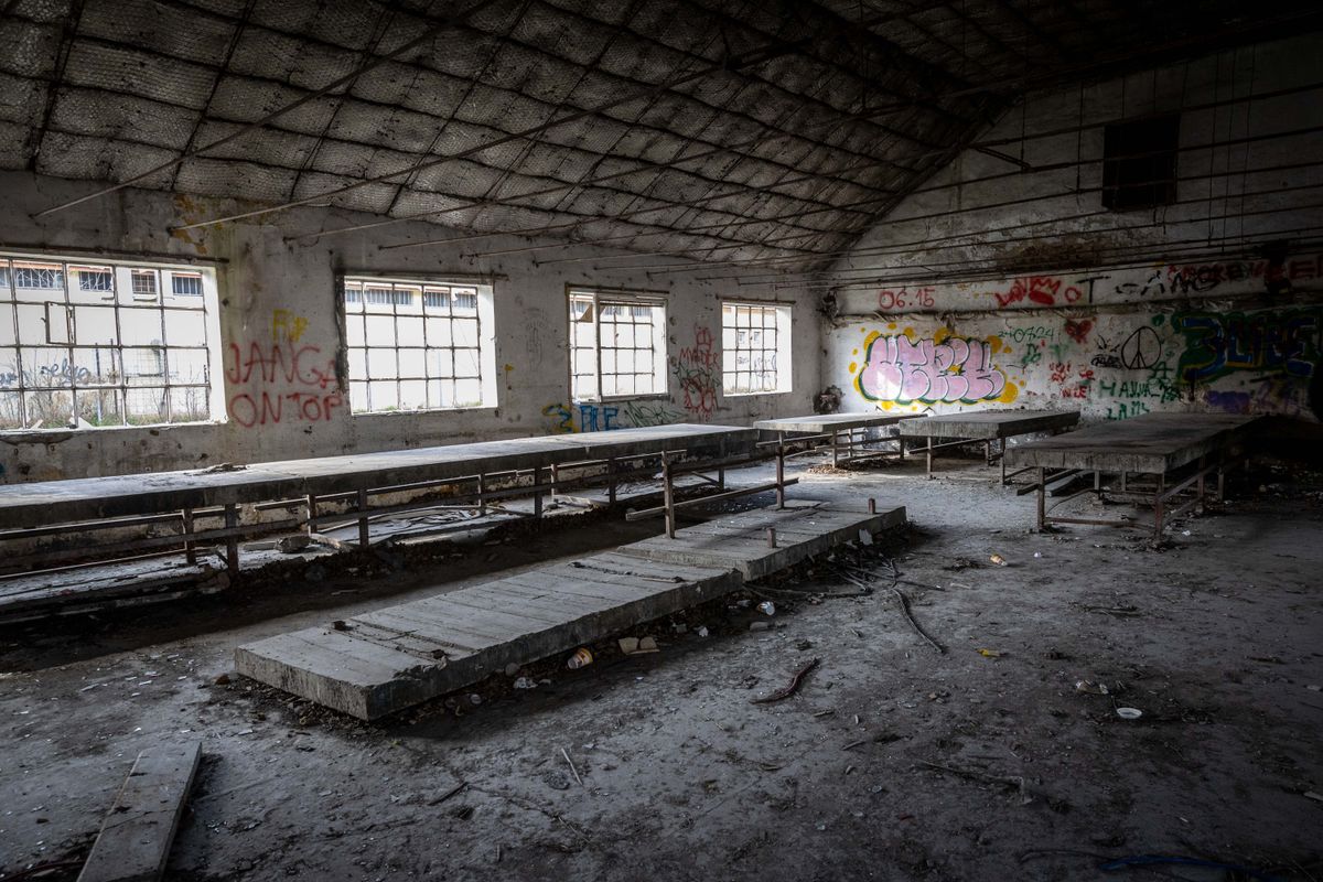 Urbex fotókon mutatjuk az egykori bánhidai telephely jelenlegi állapotát