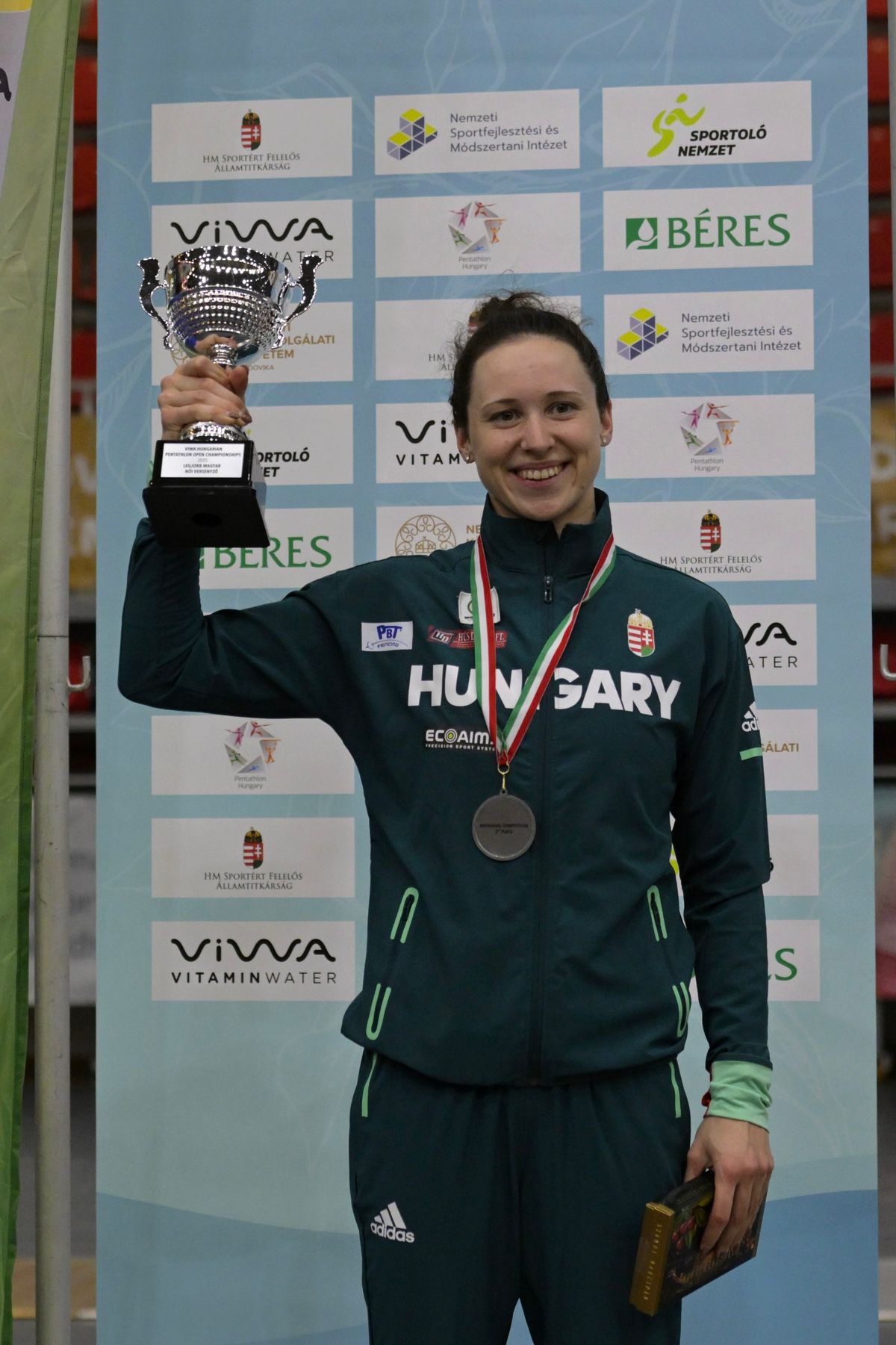 A vb-ezüstérmes Guzi Blanka "fehéraranyától" volt hangos a Ludovika Aréna és a körülötte található futópálya. A világbajnoki címvédő Bőhm Csaba Guzihoz hasonlóan ezüstérmes lett a vasárnap befejeződött budapesti nemzetközi öttusa bajnokságon. Gulyás Michelle kihagyta a viadalt.