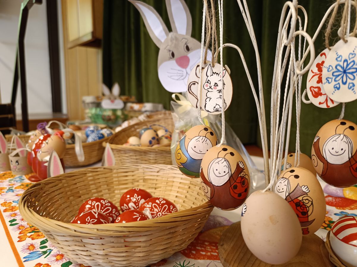 nyuszi simogatóval csábított a húsvétváró programra érkezőket. A tojásfestő művész pedig tippet is adott nektek.