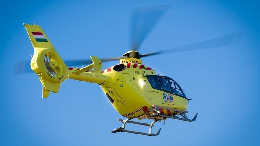 Mentőhelikopter is érkezett a bakonyi balesethez