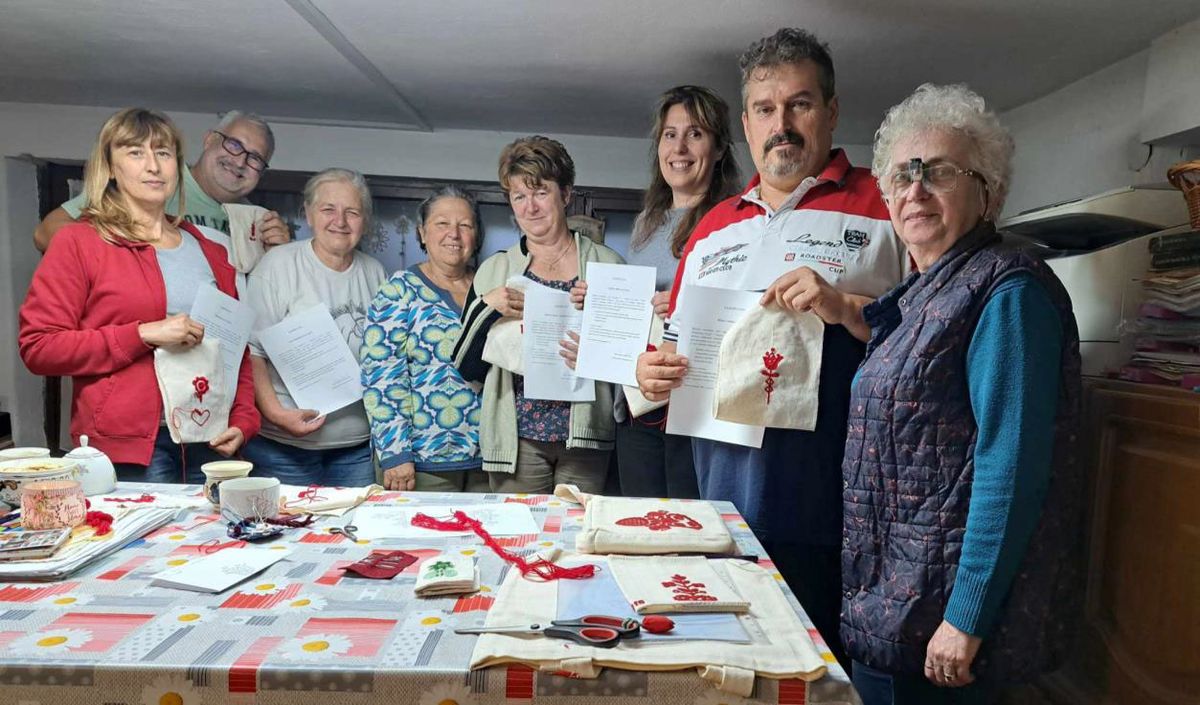 Tíznapos erdélyi tanulmányúton vettek részt tatai pedagógusok. A tatai Diákotthon tanárai autentikus bőrműves mesterektől tanultak, élő hagyományokat ismertek meg, és szívükbe zárták a csángó világot. A megszerzett tudást nemcsak tanítják majd – hanem tovább is örökítik.