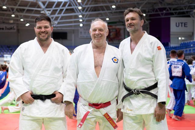 Különleges edzésre invitálta a magyar újságírókat és fotósokat a Magyar Judo Szövetség. A sajtó képviselői nyílt edzésen - a friss Európa-bajnok Özbas Szofi kivételével - találkozhattak a júniusi budapesti világbajnokságra készülő válogatott tagjaival. A legbátrabbak ki is próbálhatták a japán eredetű küzdősportágat.