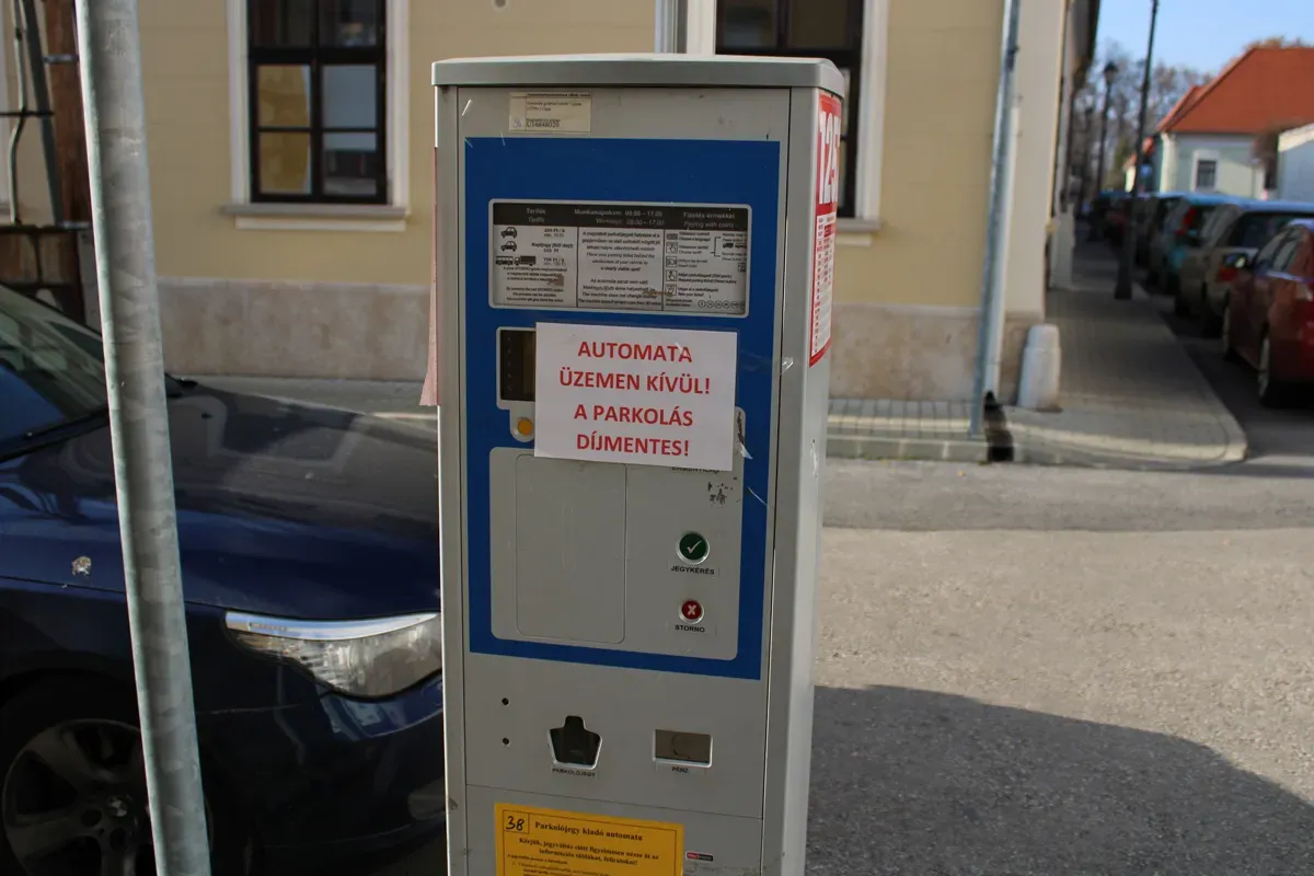 Nem kell bajlódnia parkolóautomatával.Az ingyenes parkolással spórolni lehet.