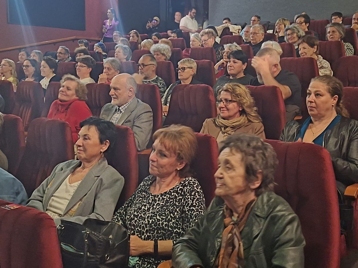 Megrázó, őszinte és rendkívül emberi – Különleges közönségtalálkozón jártunk a Reménytelenül vetítése után Tatán