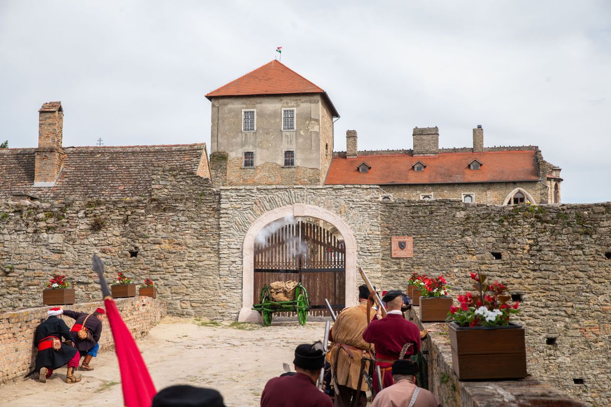 A patara támadással ért véget a három napos törökkori fesztivál Tatán. A 16 Tatai Patara idén sem okozott csalódást a látogatóknak.