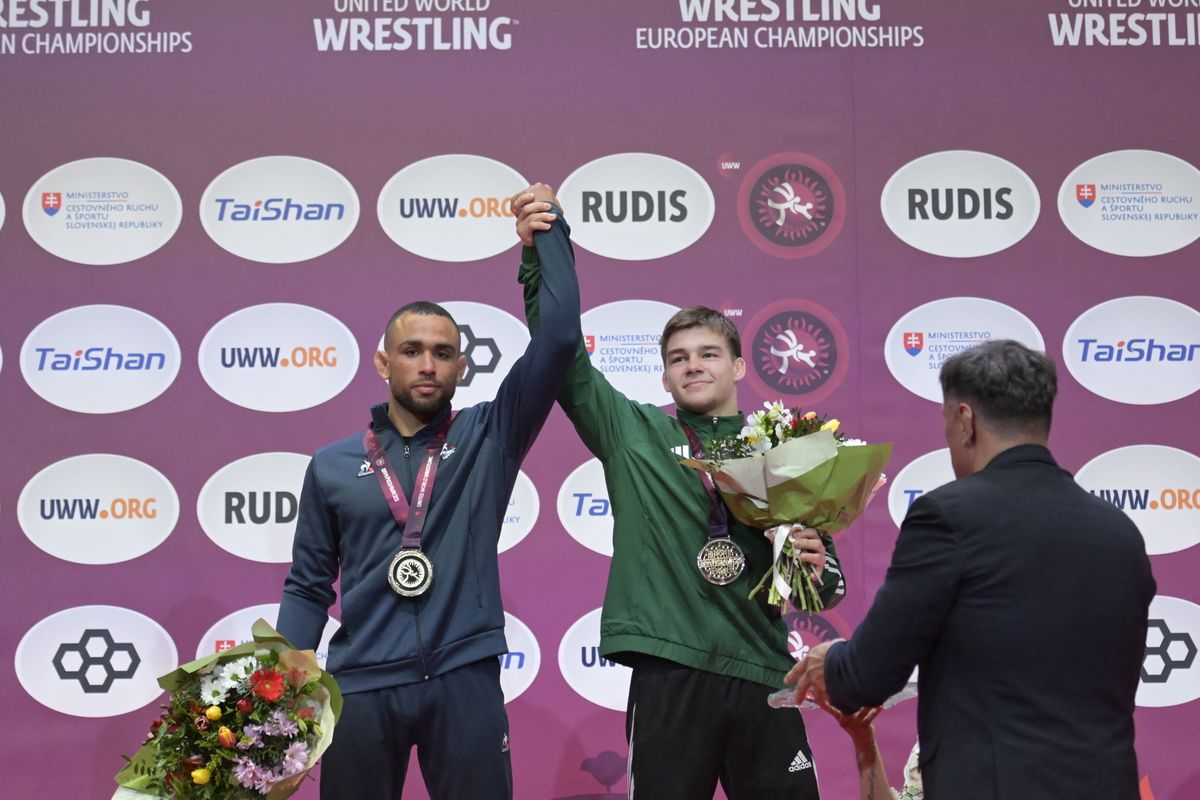 Fantasztikus sikert aratott vármegyei küzdősportolónk vasárnap este a Felvidéken. A mindössze 19 éves Lévai Levente aranyérmet nyert a somorjai birkózó Európa-bajnokságon. A vármegyei birkózó drámai körülmények között ért fel az öreg kontinens trónjára.