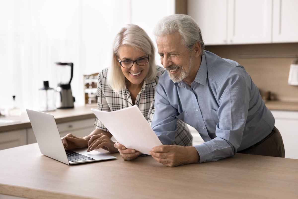 Happy,Elderly,Couple,Hold,Documents,Papers,,Read,Bank,Notice,With idős nyugdíj előnyugdíj