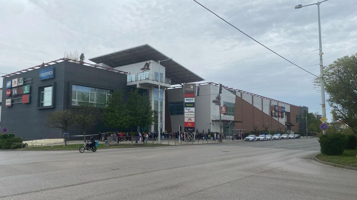 Bombariadó miatt kellett kiüríteni 3 tatabányai épületet, többek közt a plázát is