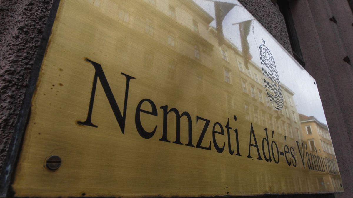 Április 15-es éjfélig lehet befizetni, utána büntetés jár. Az autósokat érintő adó határidejére hívták fel a figyelmet.