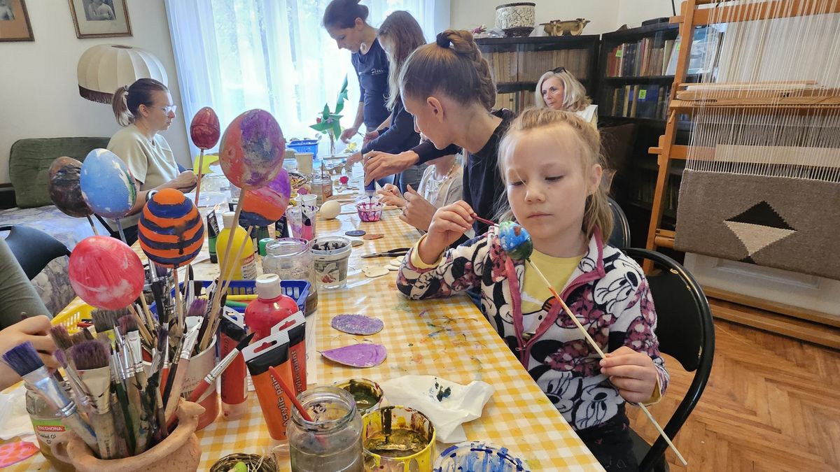 Húsvéti program Komáromban: a gyerekek dekorációkat is készíthettek, tojást díszíthettek